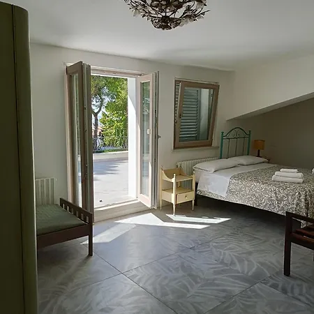 Retro'conero Bed & Breakfast 4*